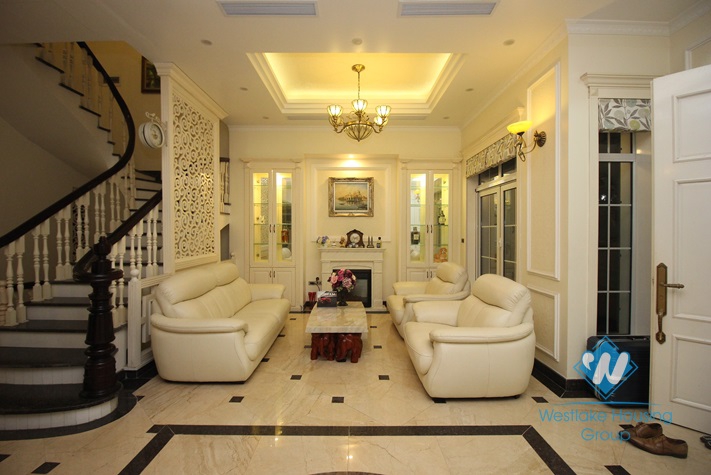 Charming villa for rent in Vinhomes Riverside, Long Bien District, Ha Noi